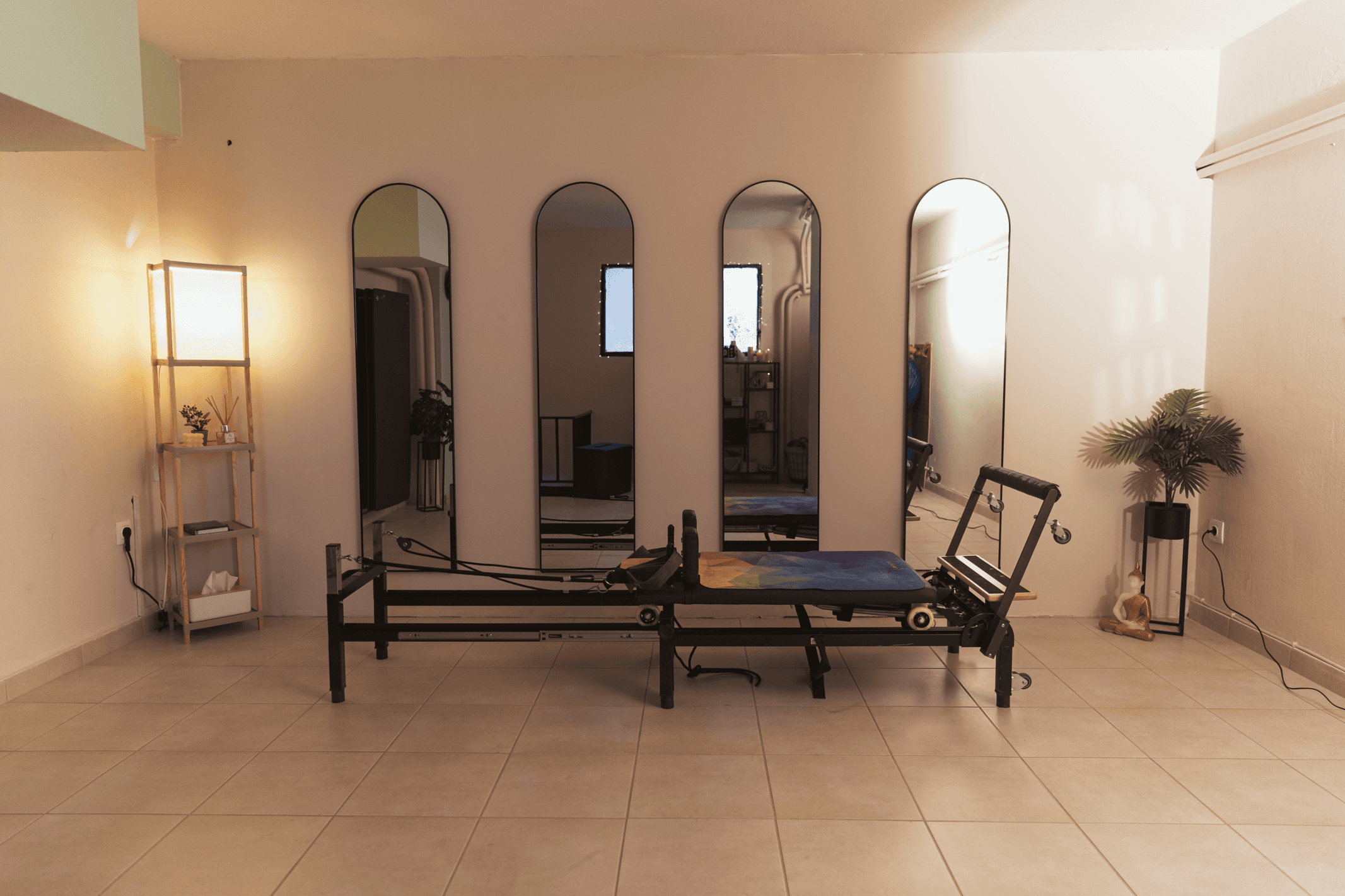Αίθουσα Pilates Reformer με καθρέφτες στο Top Training